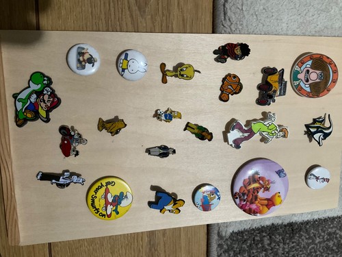 Job lot pin - badges., 21
