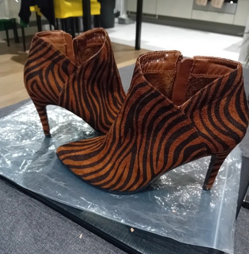 Striking sexy zebra print - striking,
