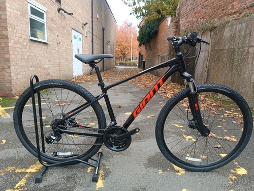 Giant roam small black - giant,