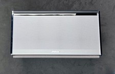 BOSE SoundLink Model 404600. Bluetooth, aux line in. Incl charger/DC power cable