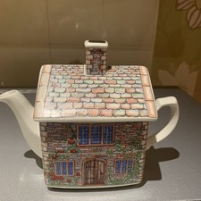 Sadler English Country Houses Teapot 17th Century Cottage Made in England