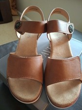 Ladies Pavers Tan Sandals Size