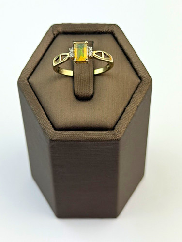 9ct yellow gold opal - , and