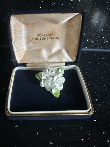 Velvet boxed coalport white - -,