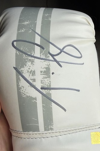 Tyson fury hand signed - fury,