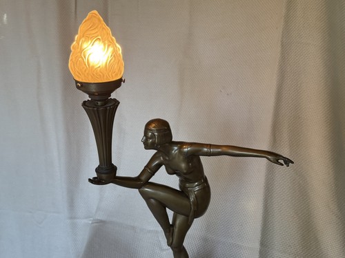 Lovely original art deco lady - lovely,