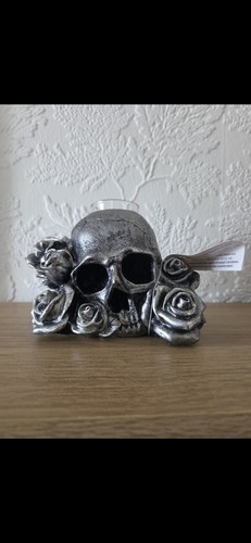 Skull and roses - skull, holder