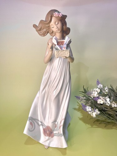 Lladro figurine butterfly - ,