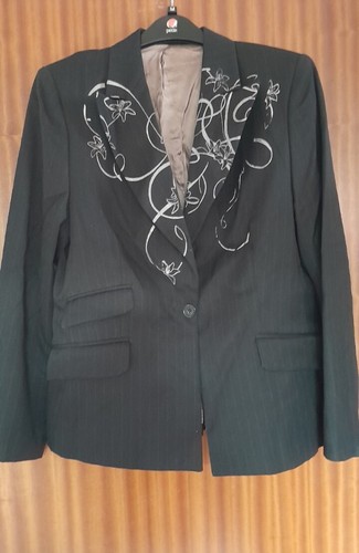 Henleys black pinstripe horse - black,
