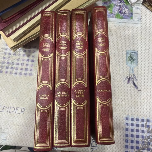 Set nevil shute - of, 4