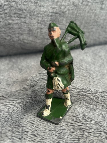 Vintage metal scots piper - metal,