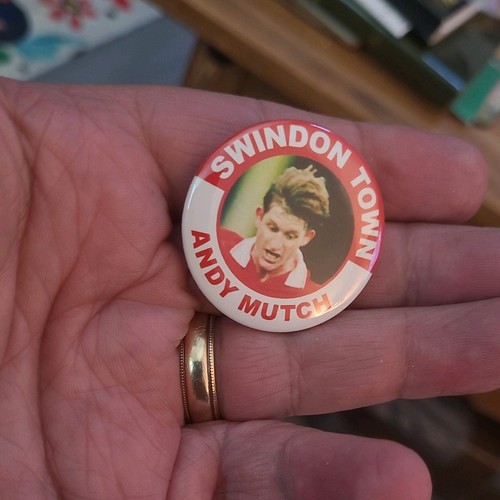 Swindon town badge - wear, with