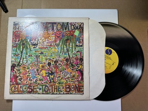Close the bone vinyl - to,