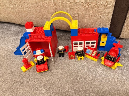 Duplo fire station - station,