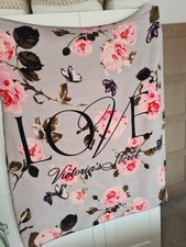 VICTORIA'S SECRET FLORA SHERPA PLUSH BLANKET 50" x 60" 127cm x 152cm