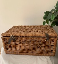 Vintage Woven Willow Picnic