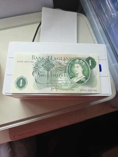 Bank england one pound - of,