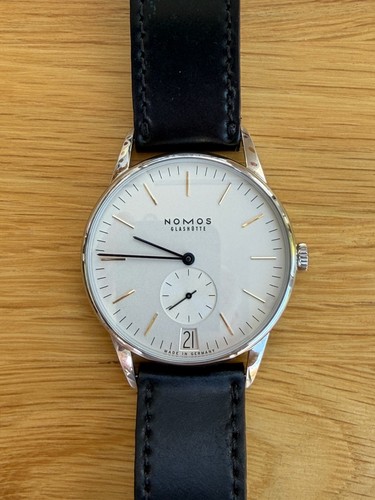 Nomos glashutte orion datum - nomos,