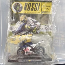 1/18 Scale Valentino Rossi Yamaha YZR-M1 2008 Unopened + Magazine Issue #05