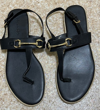 Black Primark, Toe-post flat Sandals, with Gold Bar Size 6 UK Buckle up.