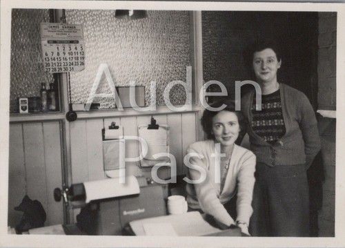 Two women with typewriter - women,