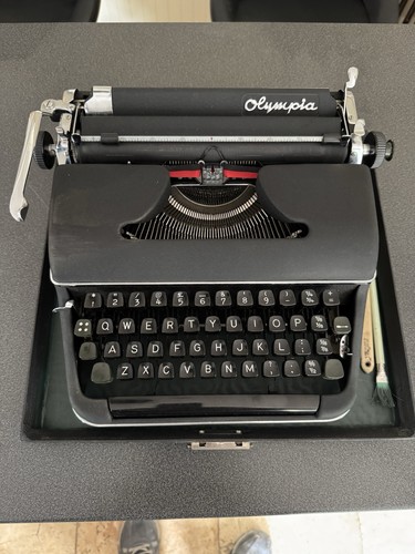 Olympia sm2 vintage typewriter - olympia,