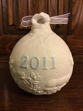 LLADRO Collectable Porcelain Christmas Bauble 2011 Deer & Holly Ornament