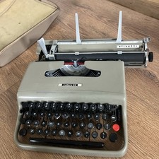Olivetti Lettera 22 1950s Typewriter