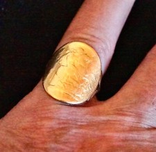 9.0gm 1915 22ct Gold Sovereign Coin Gypsy Signet Ring on 9ct Gold Band, Size "P"