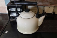 Le Creuset 2.1 litre Kettle in Meringue