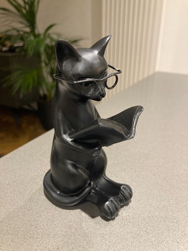 Black reading cat resin - reading,