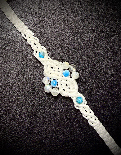 Handmade macramé bracelet - , w/
