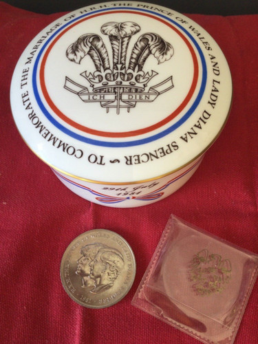 Royal worcester trinket box - worcester,