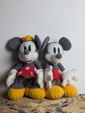 Collectables 2002 Micky And