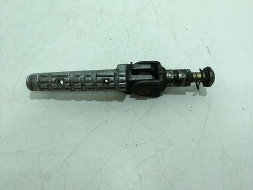 Yamaha r125 footrest pedal - yamaha,