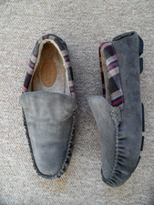 MENS "HOTTER" WINTER SLIPPERS, SIZE 9.UK, GREY SUEDE/ CHECK TRIM.WARM LINING.VGC