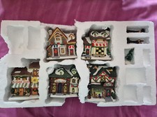 Christmas Village Lumineux Set Xmas Scene Accessories X5 Shops NO Lights.. 