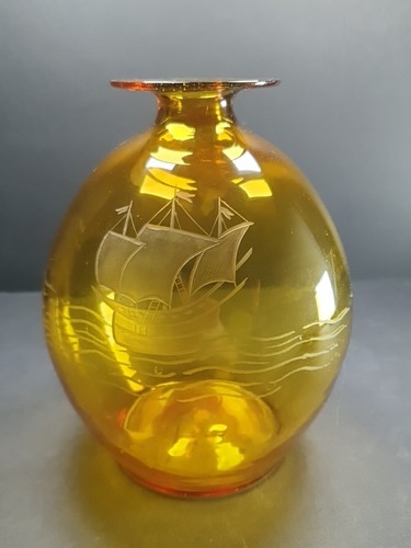 Beautiful amber hand - beautiful, blown