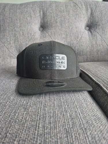 Bnwt new era cap - era, red