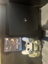 PS4 pro 1TB + 2 Controllers +