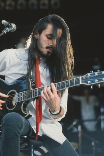 Portuguese singer guitarist - singer,
