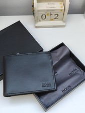 NEW HUGO BOSS AREZZO TRIFOLD