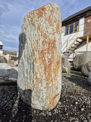 Large striped banded granite - large, striped/