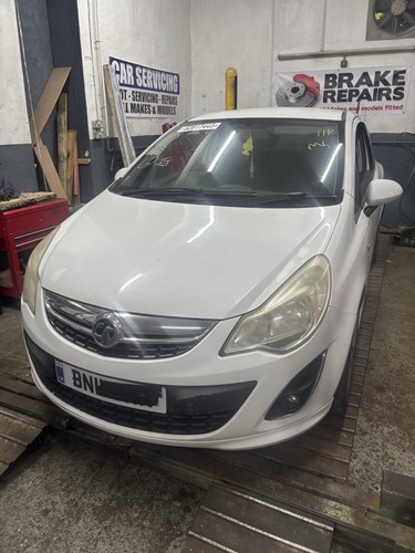 Breaking 2011 vauxhall corsa - vauxhall,