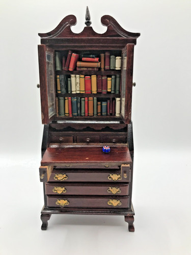 Dolls house miniature queen - dolls,