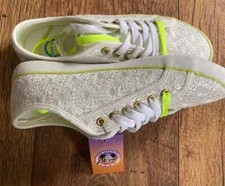 La Gear womens canvas tralners