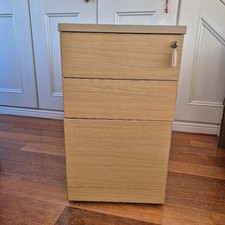 Solid pedestal desk filing