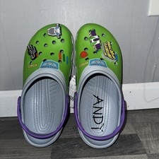 NEW Crocs men 9 women 11