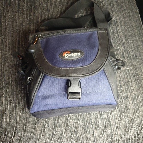 Lowepro nova micro camera - nova,