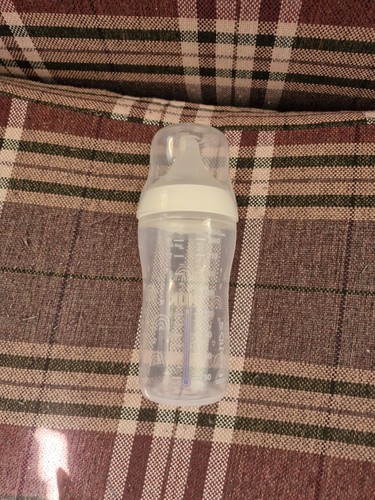 Baby bottle with - with, flow